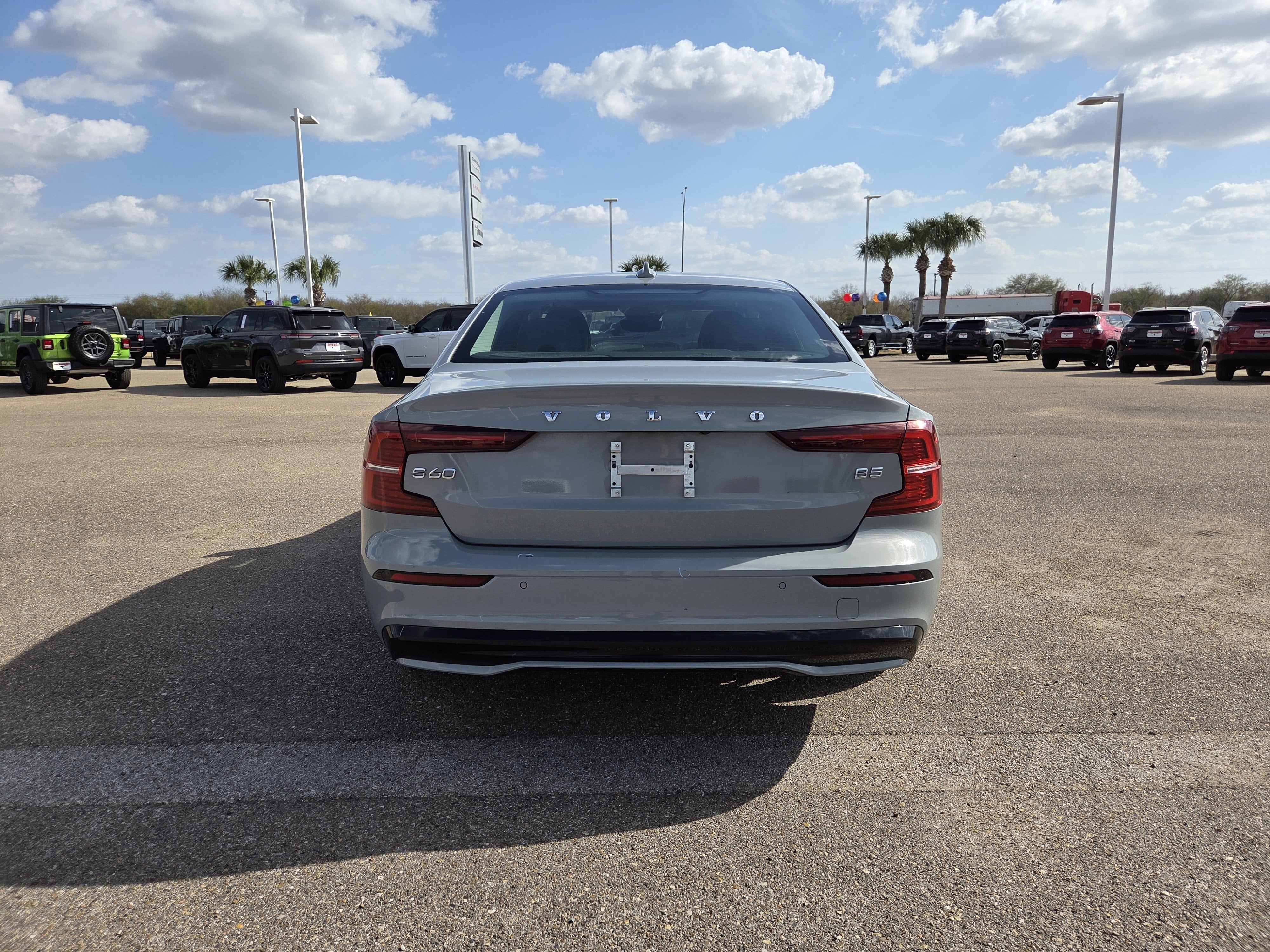 2024 Volvo S60 Plus Dark Theme