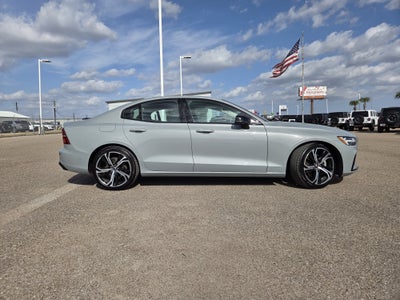 2024 Volvo S60 Plus Dark Theme
