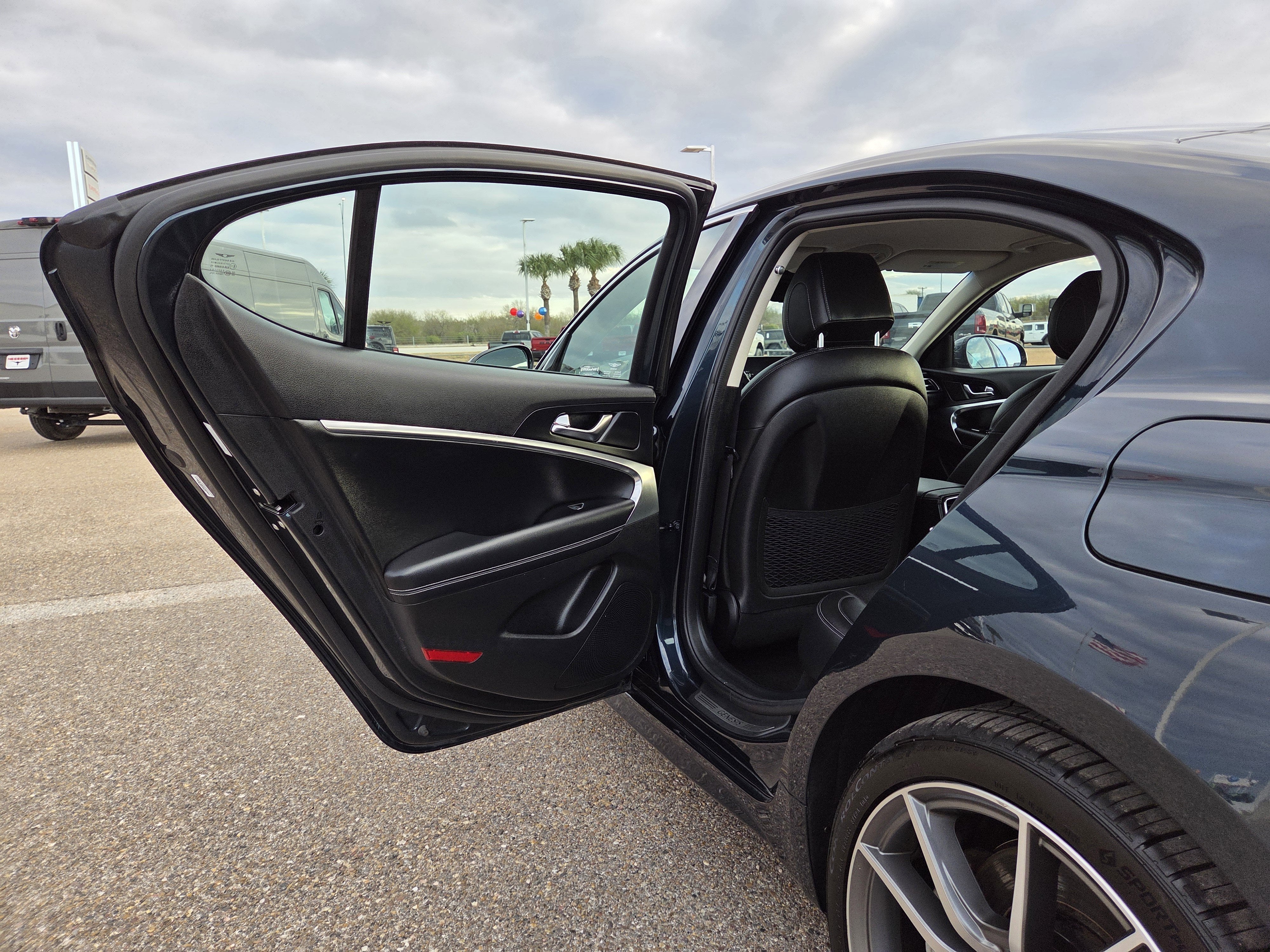 2025 Genesis G70 2.5T