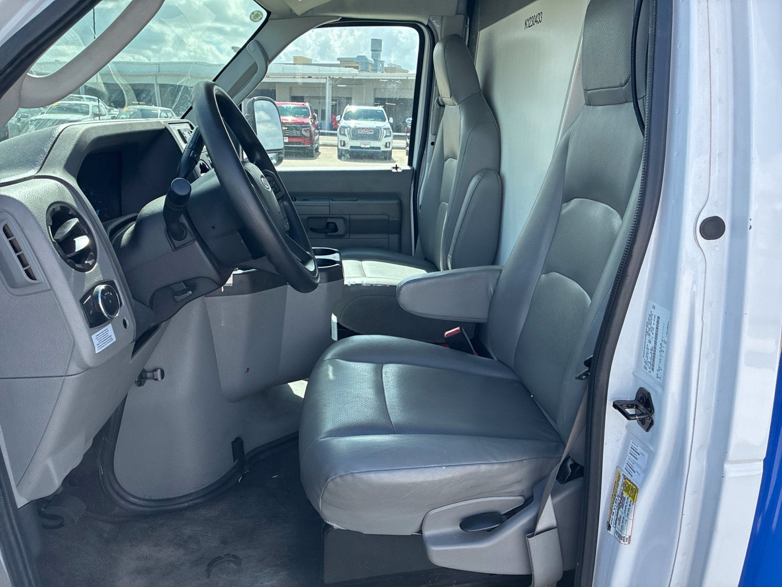 2023 Ford E-Series Cutaway Base