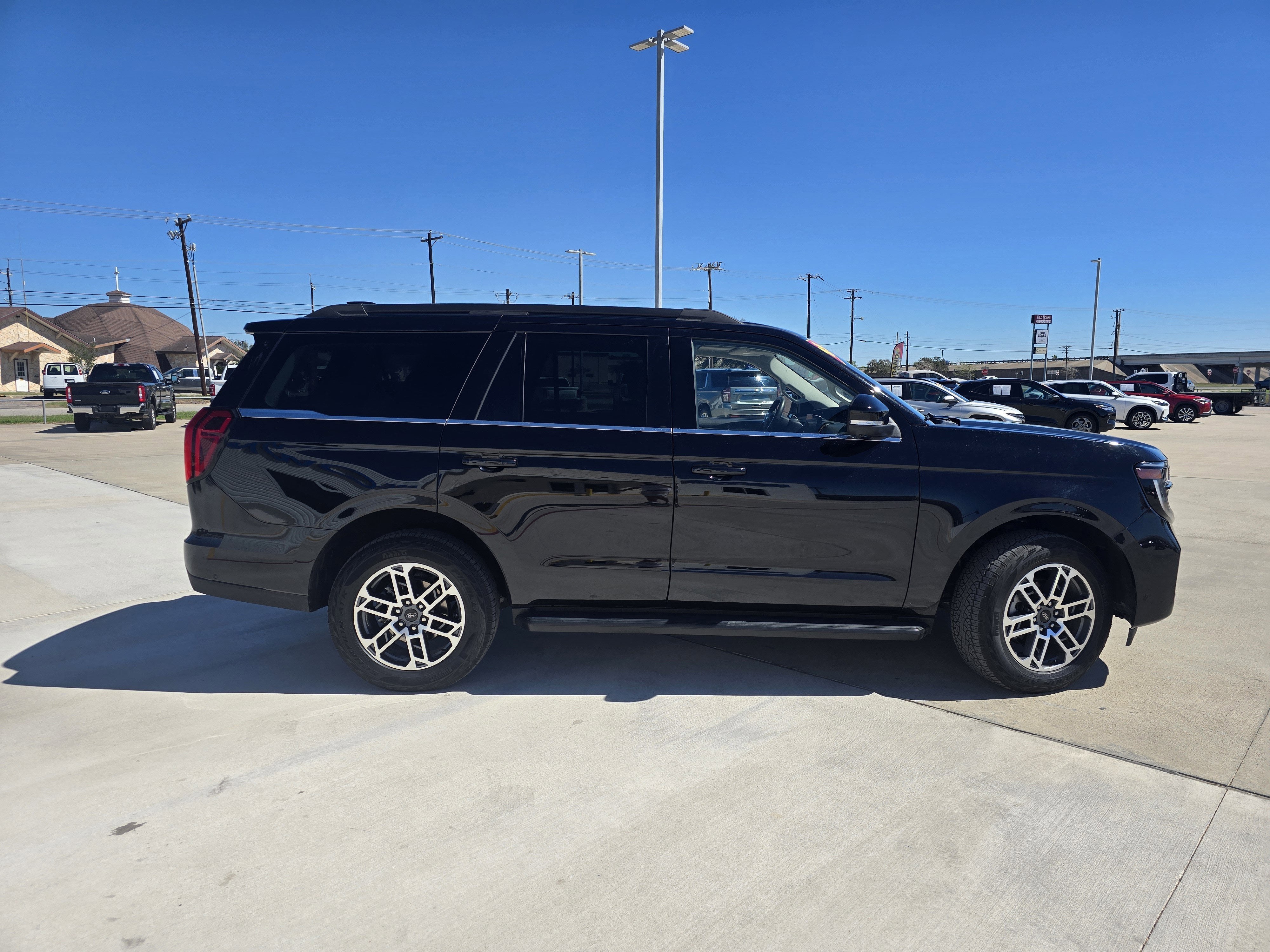 2025 Ford Expedition Active