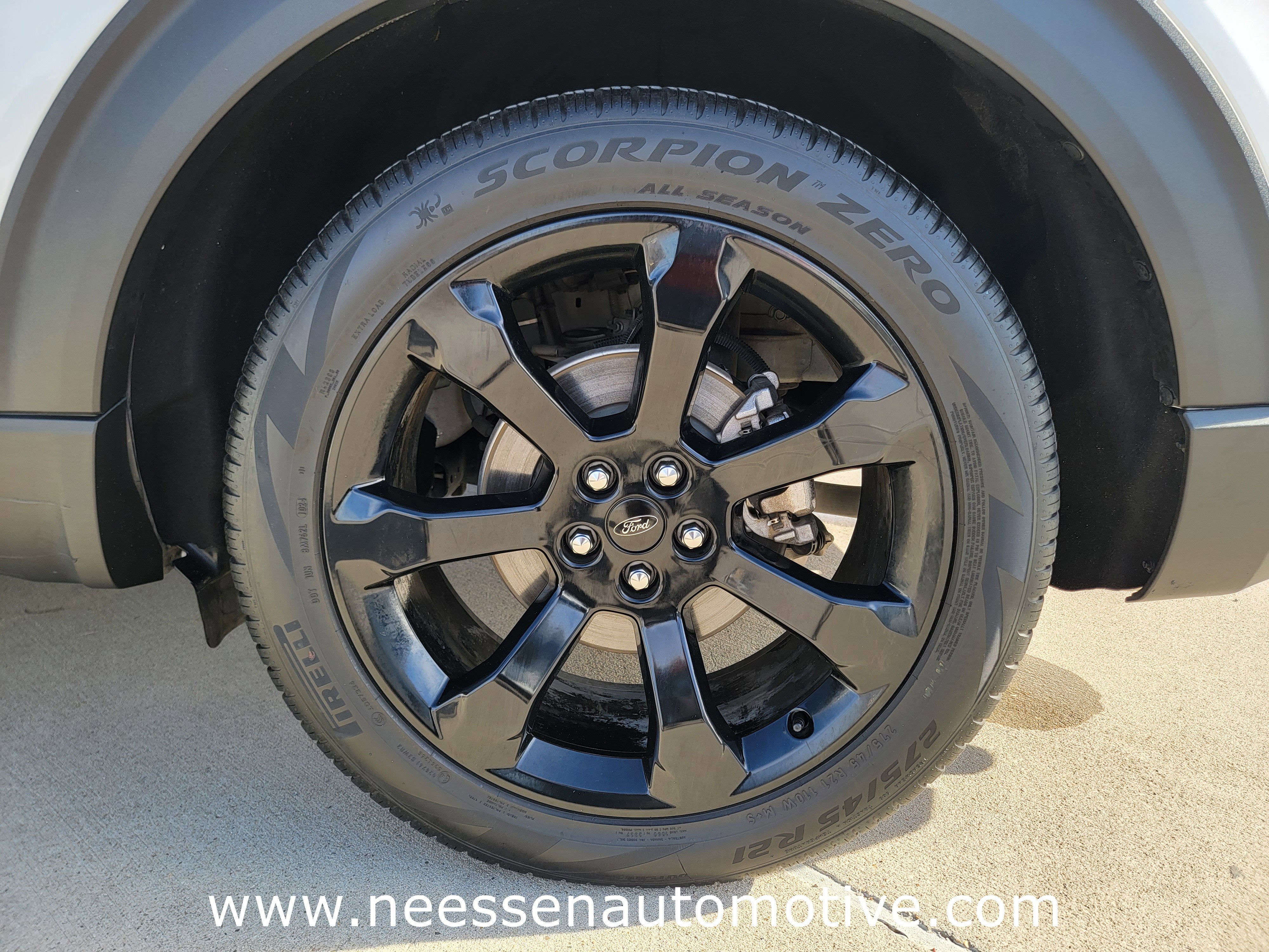 2024 Ford Explorer ST-Line