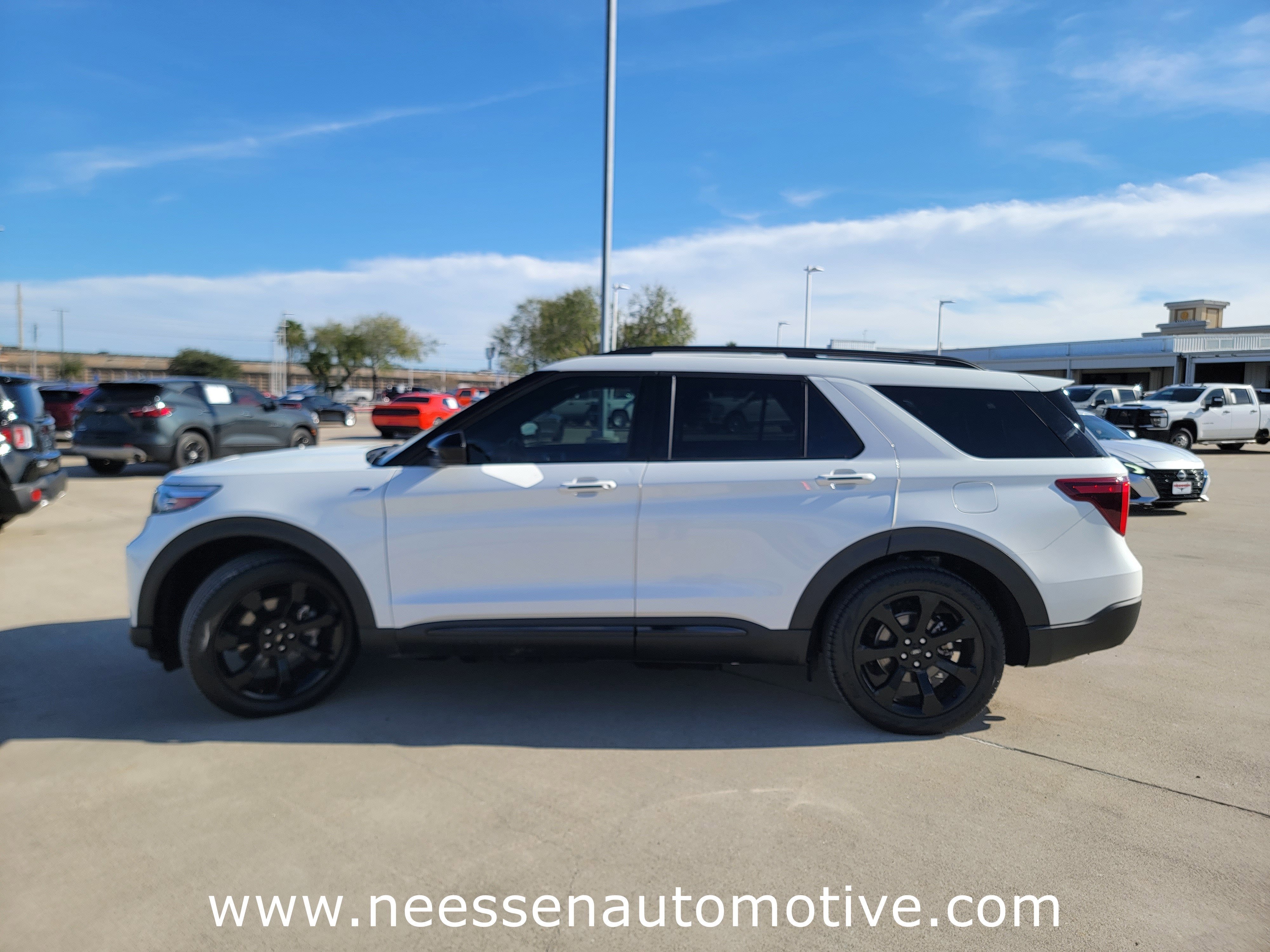 2024 Ford Explorer ST-Line