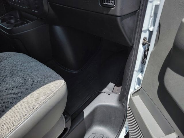 2025 Chevrolet Express Passenger 1LT