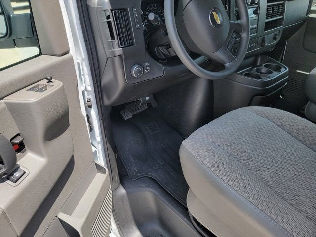 2025 Chevrolet Express Passenger 1LT