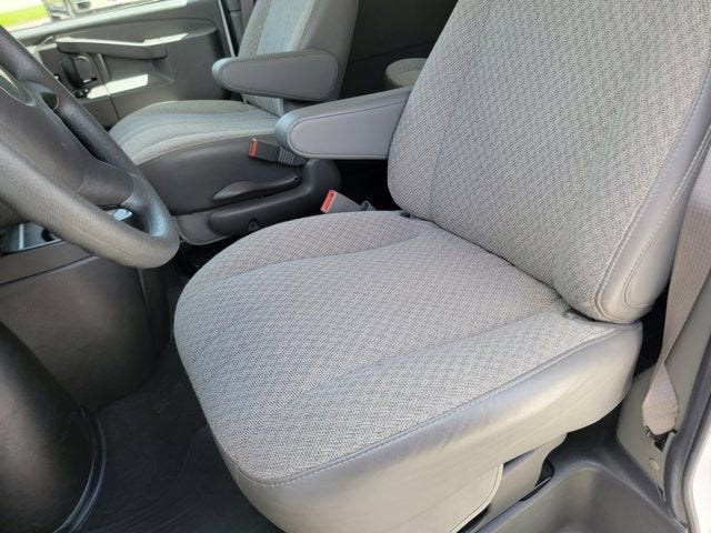 2025 Chevrolet Express Passenger 1LT