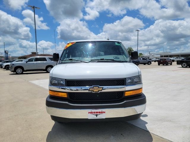 2025 Chevrolet Express Passenger 1LT