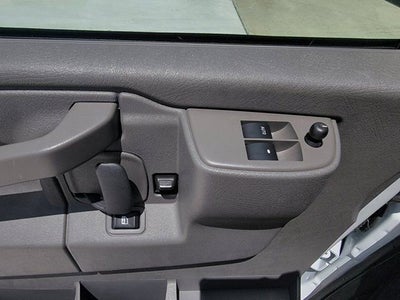 2025 Chevrolet Express Passenger 1LT