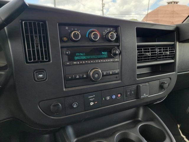 2025 Chevrolet Express Passenger 1LT