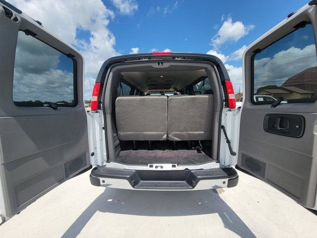 2025 Chevrolet Express Passenger 1LT