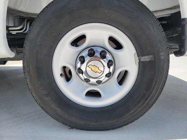 2025 Chevrolet Express Passenger 1LT