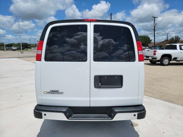 2025 Chevrolet Express Passenger 1LT