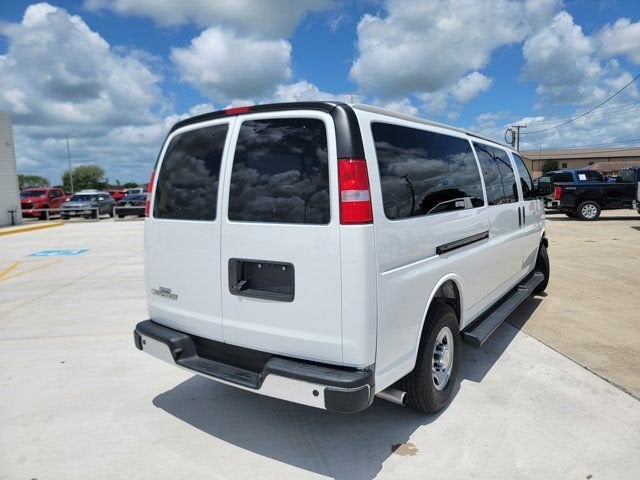 2025 Chevrolet Express Passenger 1LT