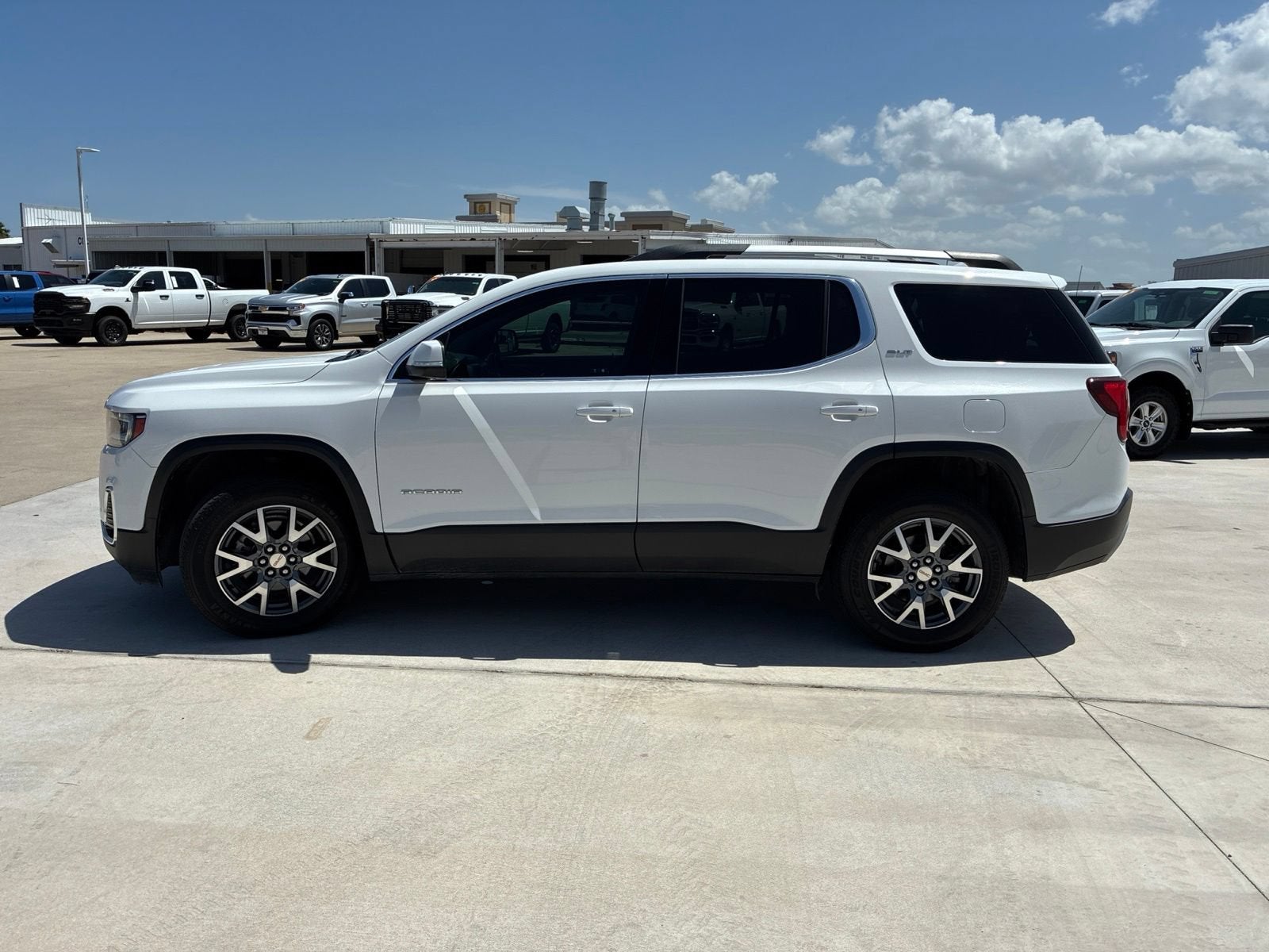 2023 GMC Acadia SLT