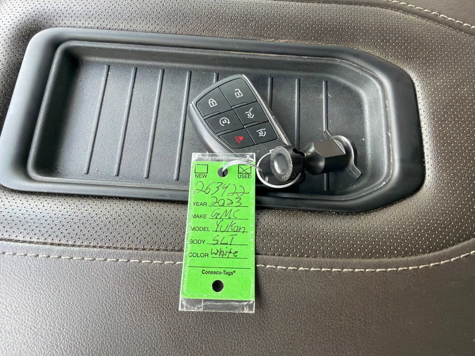 2023 GMC Yukon SLT