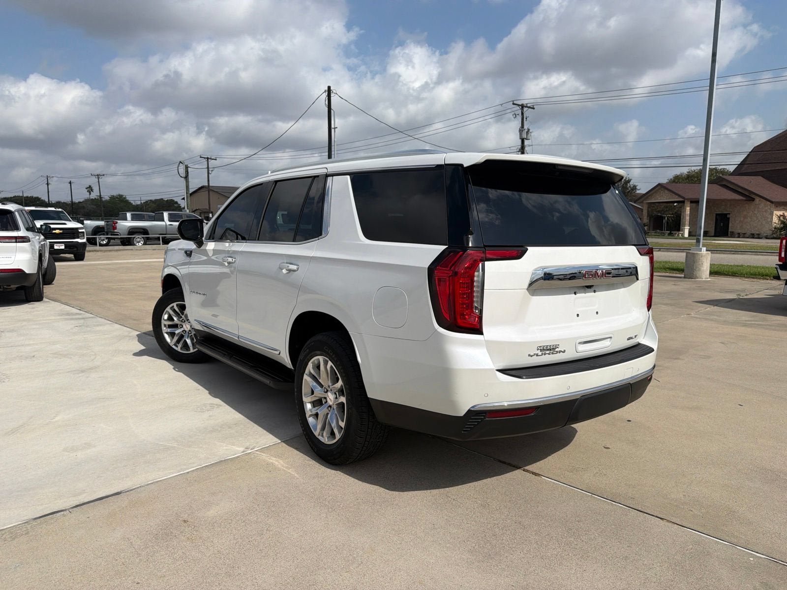 2023 GMC Yukon SLT
