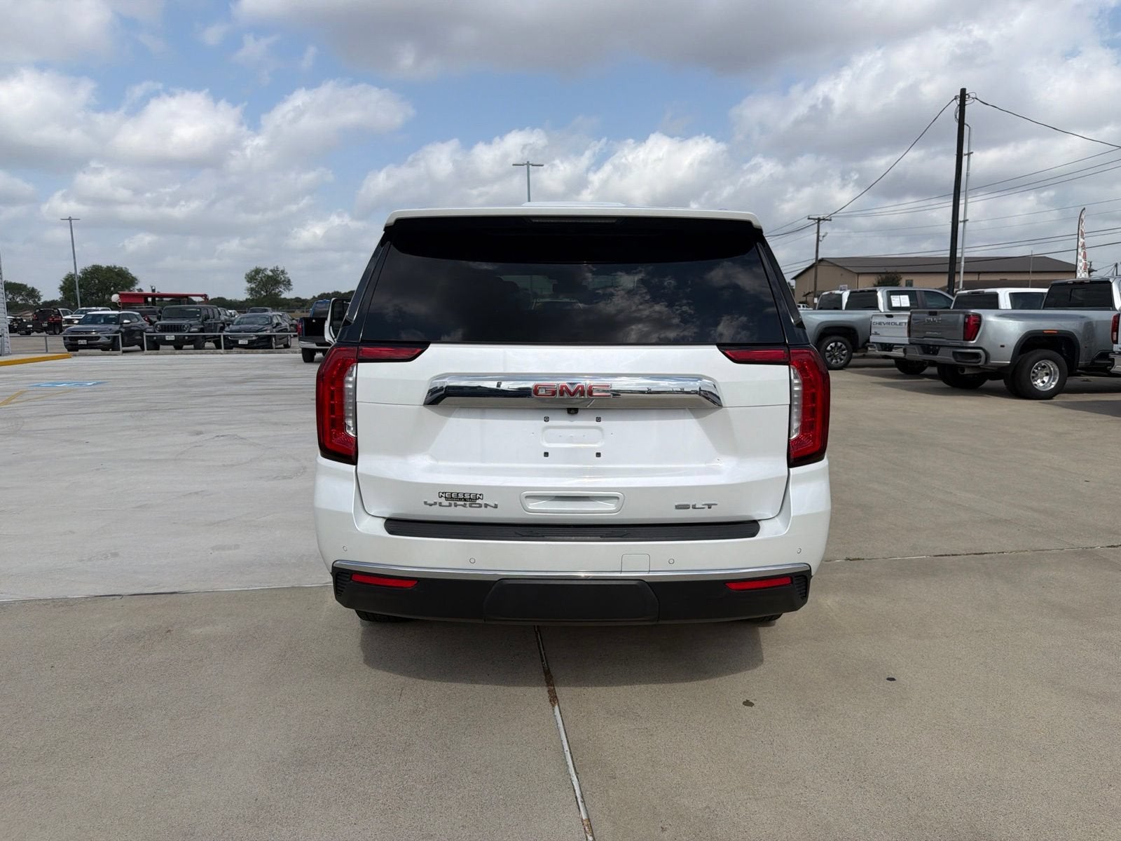 2023 GMC Yukon SLT