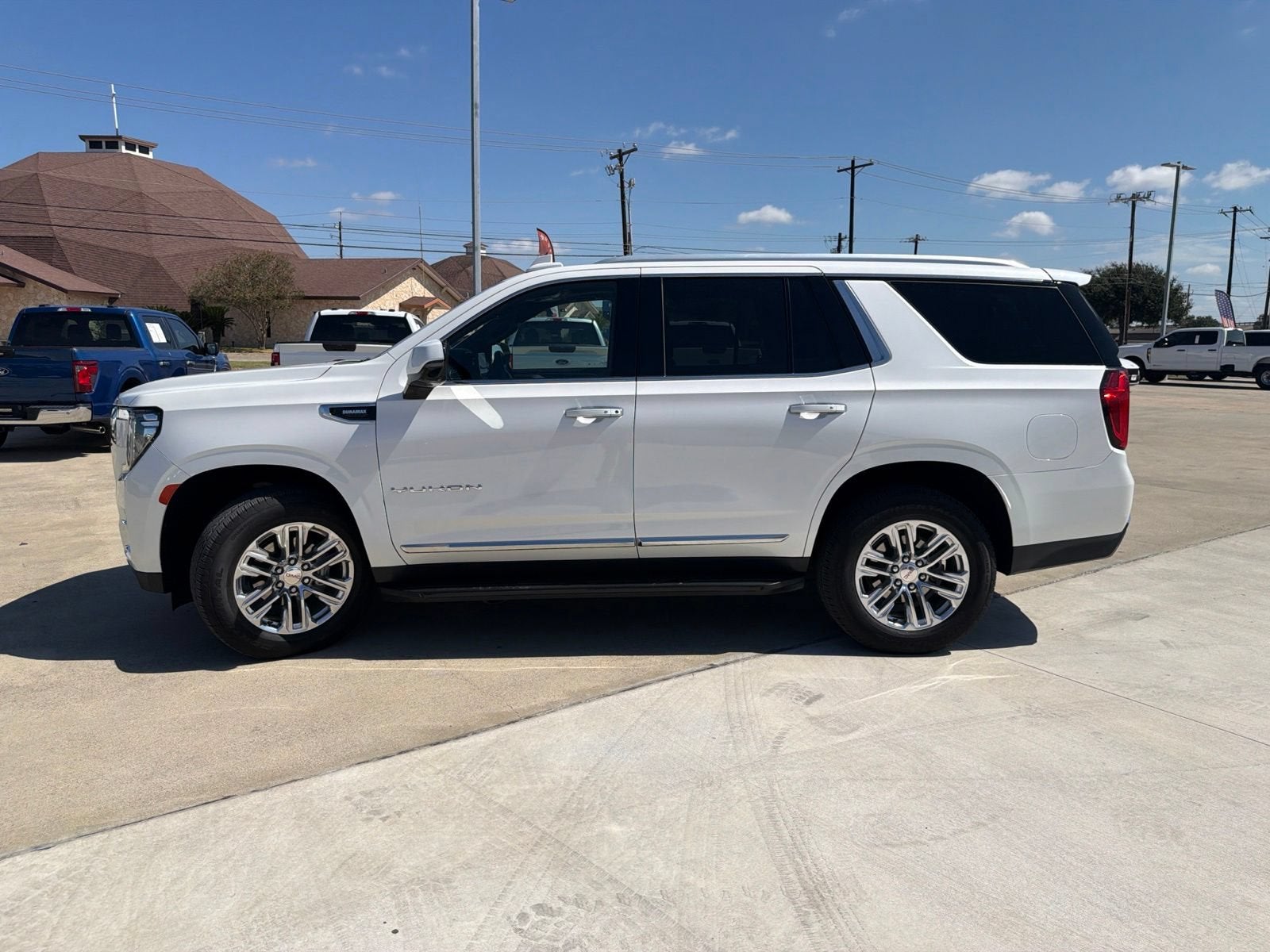 2023 GMC Yukon SLT