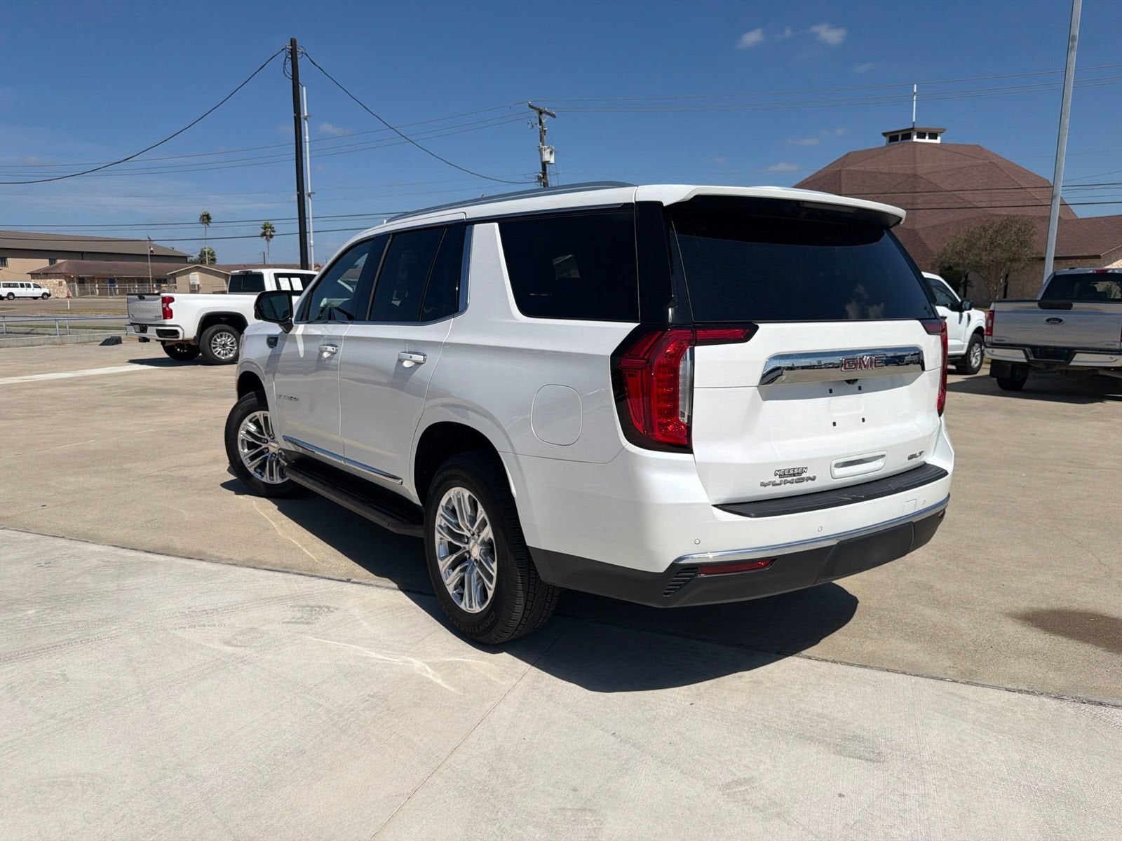 2023 GMC Yukon SLT