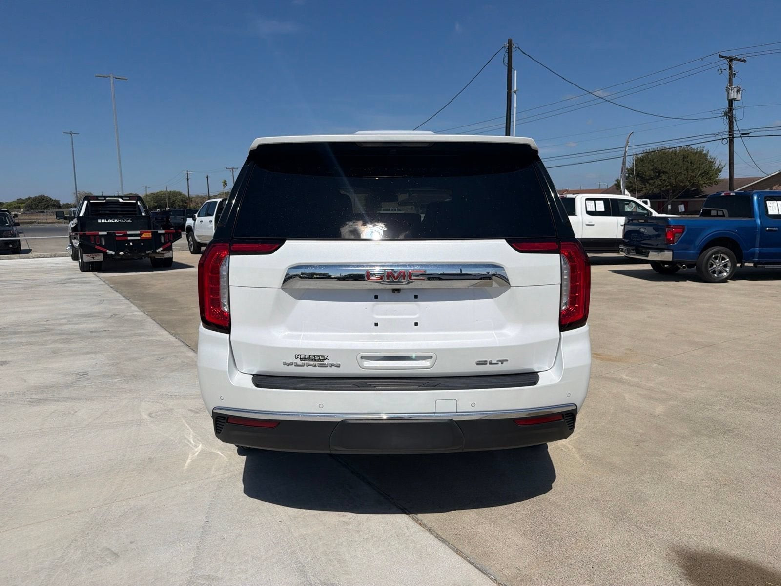 2023 GMC Yukon SLT