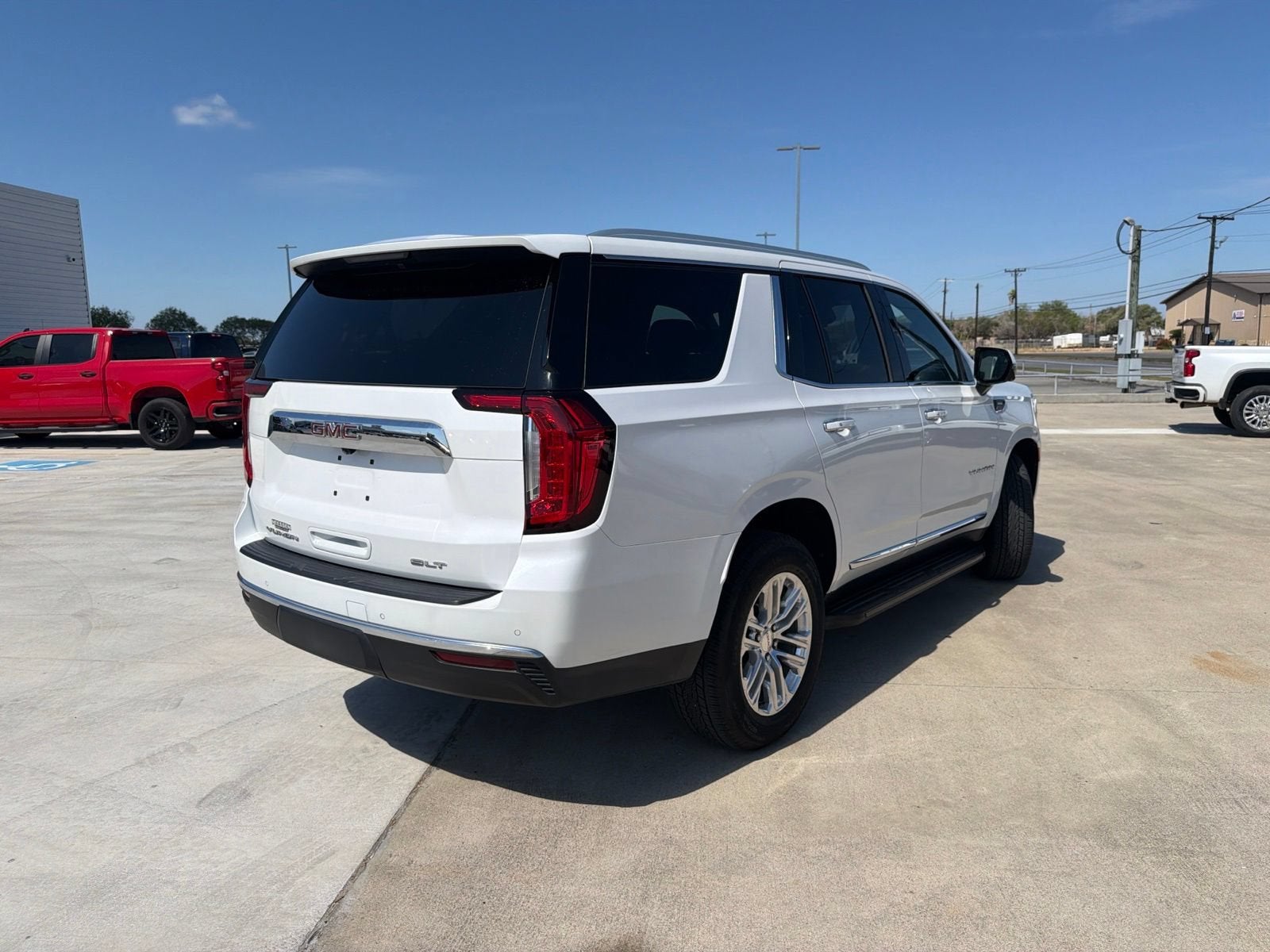 2023 GMC Yukon SLT