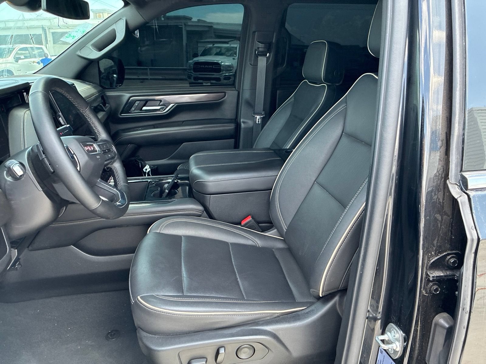 2025 GMC Yukon Elevation