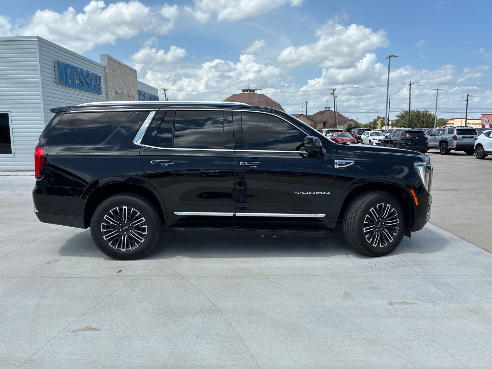 2025 GMC Yukon Elevation