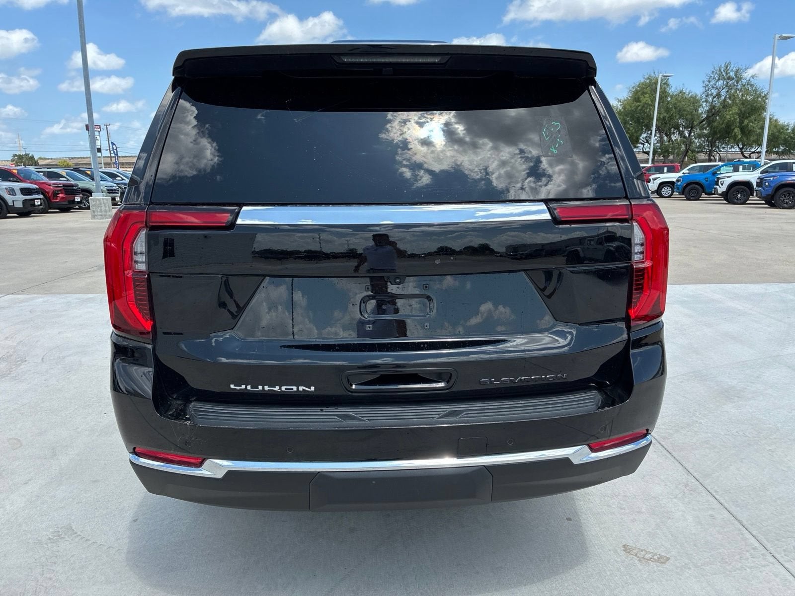 2025 GMC Yukon Elevation