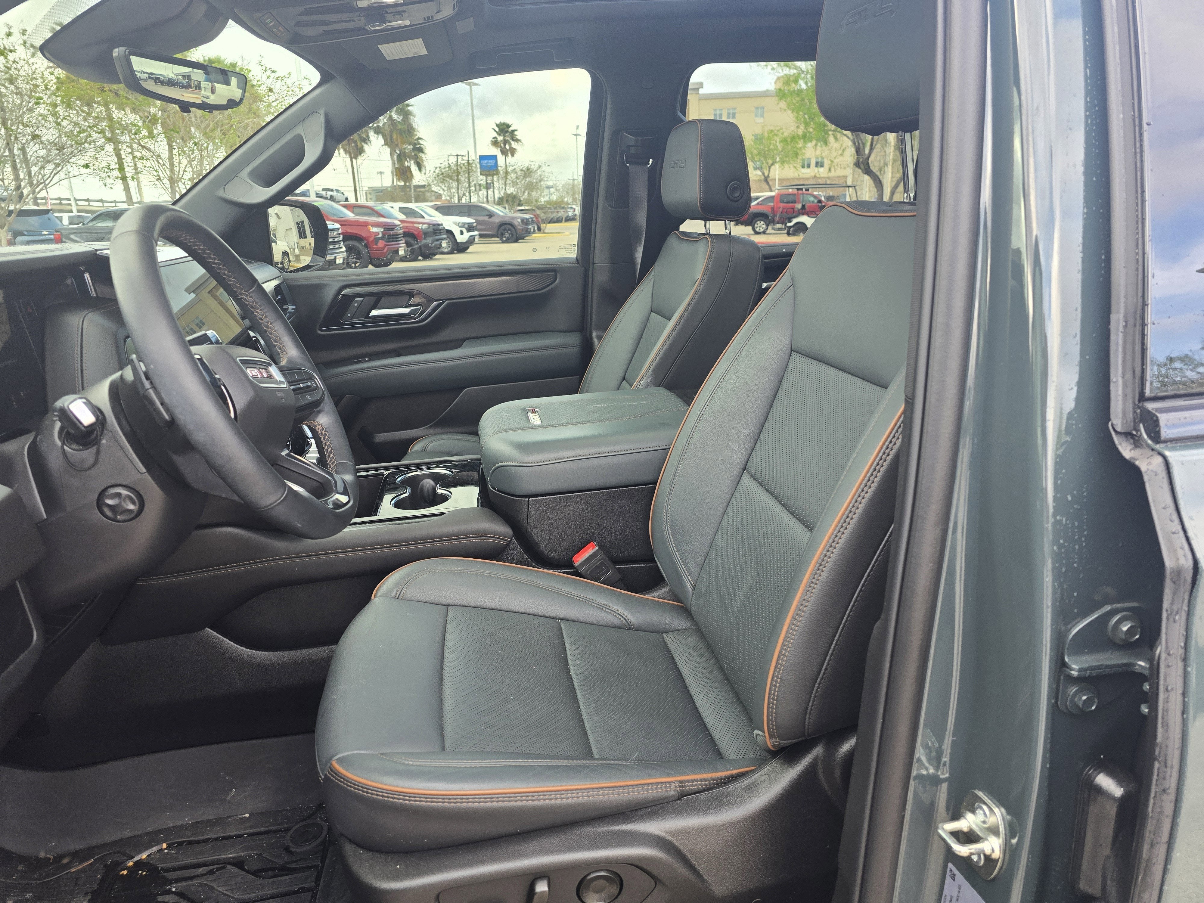 2025 GMC Yukon XL AT4