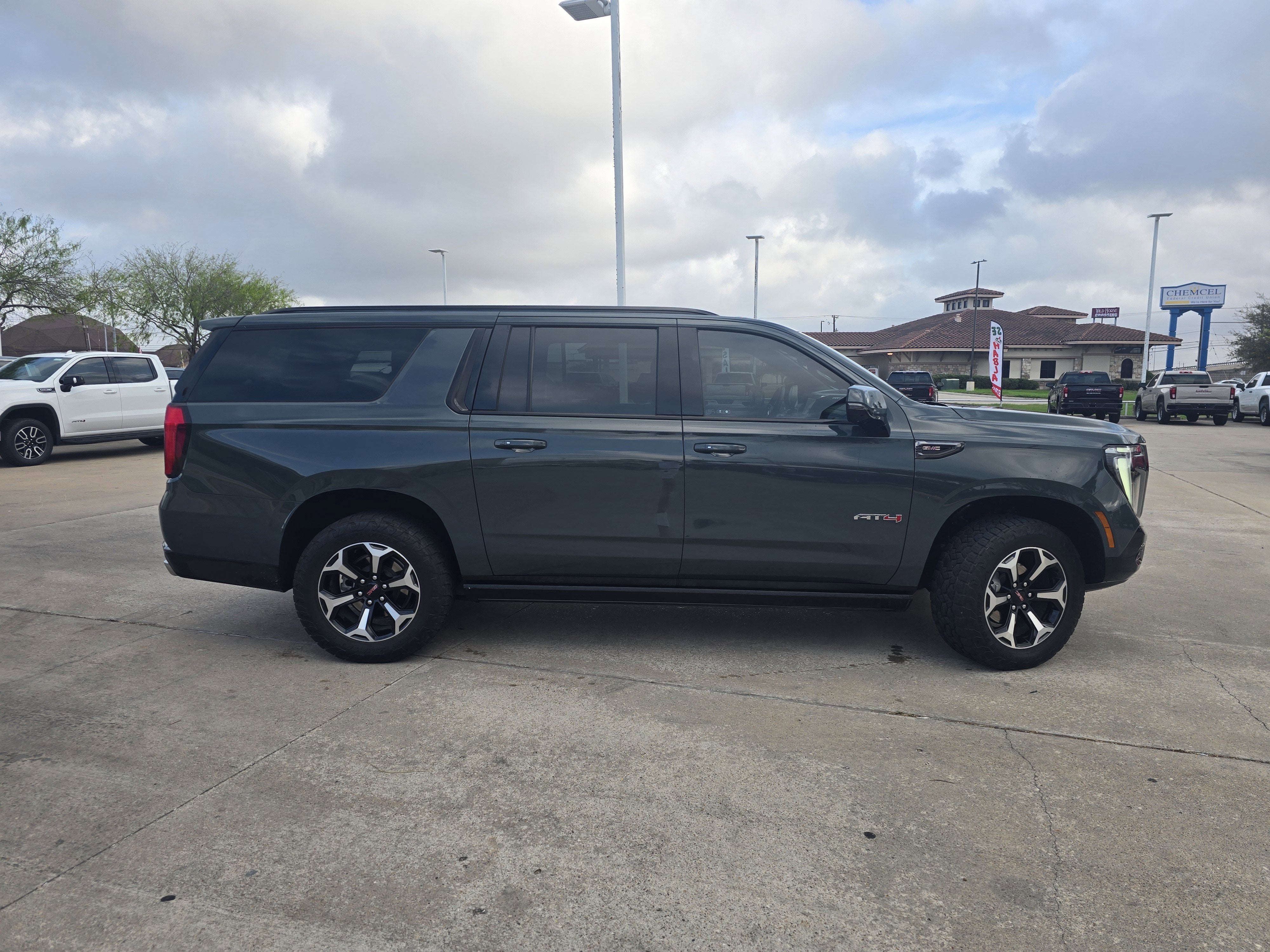 2025 GMC Yukon XL AT4