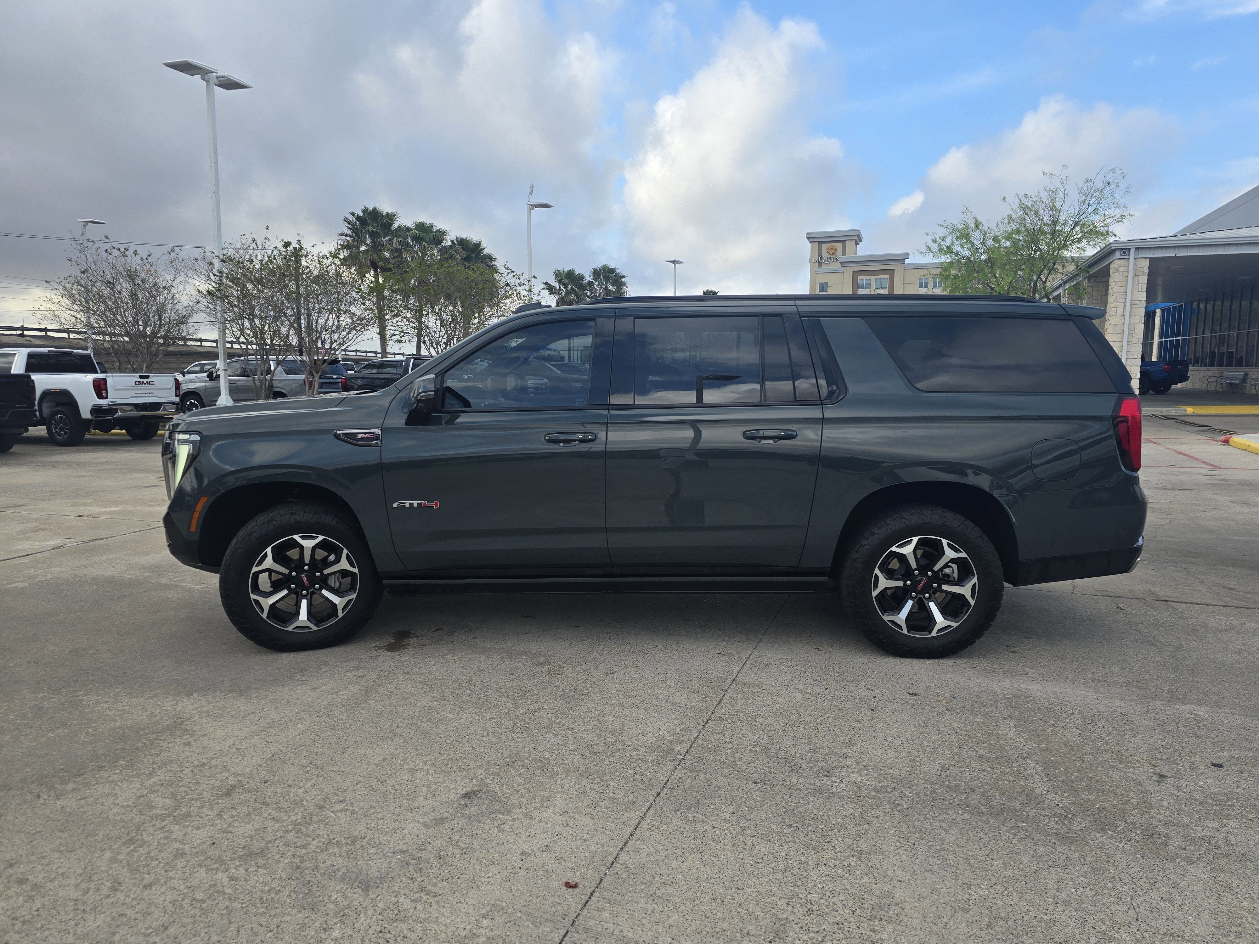 2025 GMC Yukon XL AT4