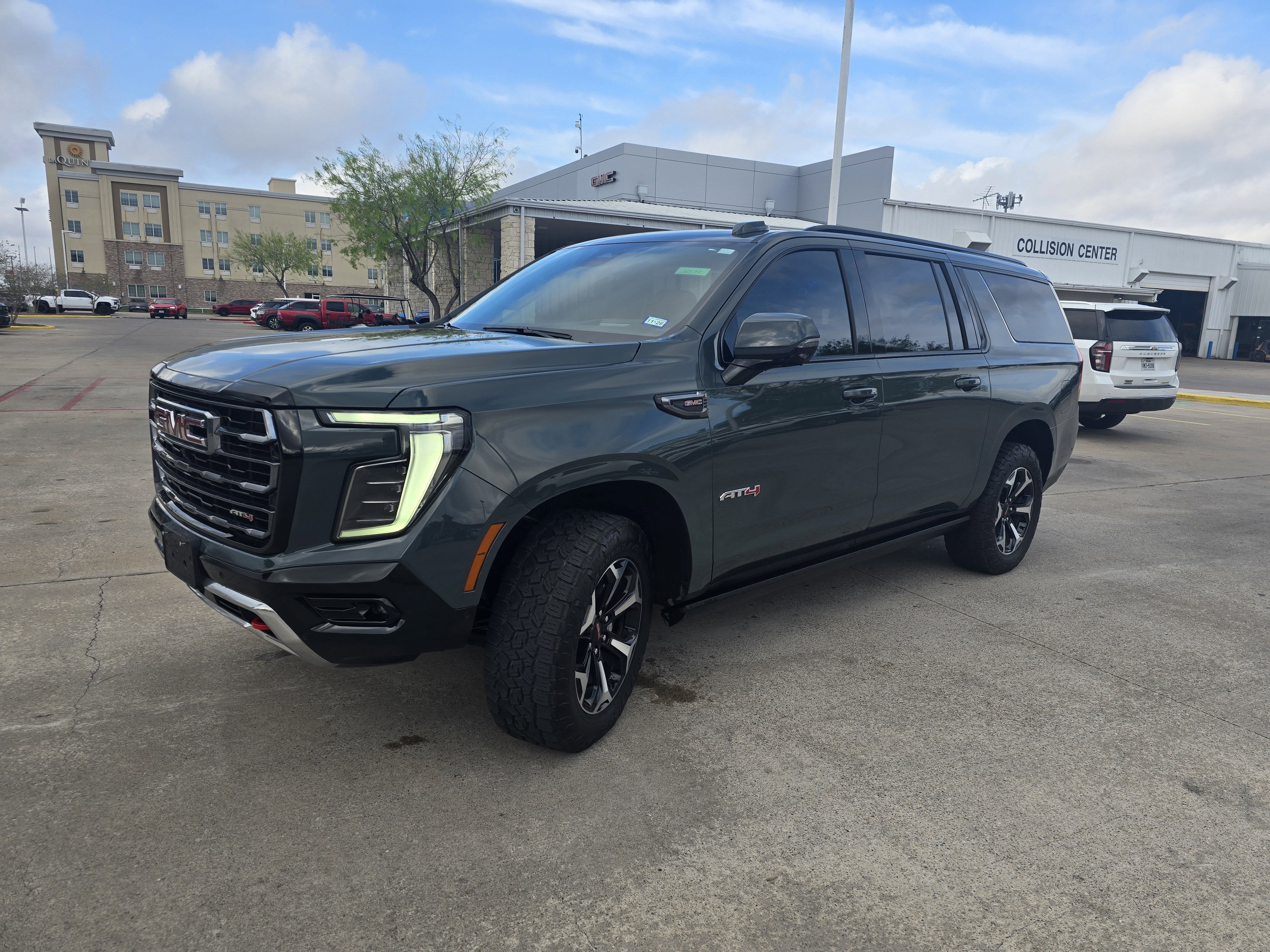 2025 GMC Yukon XL AT4