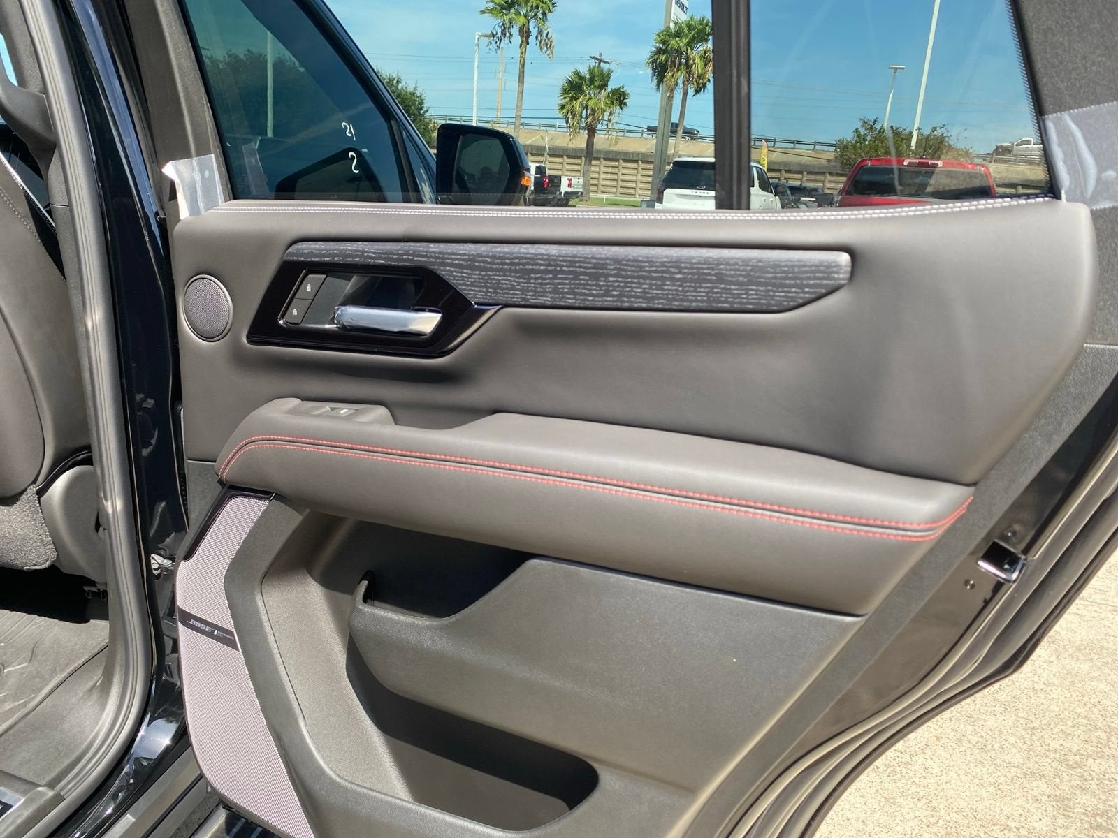 2026 GMC Yukon AT4 Ultimate - Photo 11