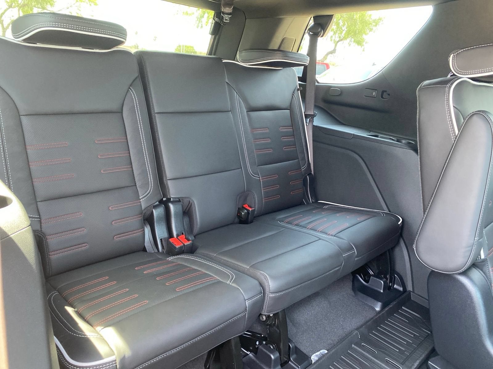 2026 GMC Yukon AT4 Ultimate - Photo 14