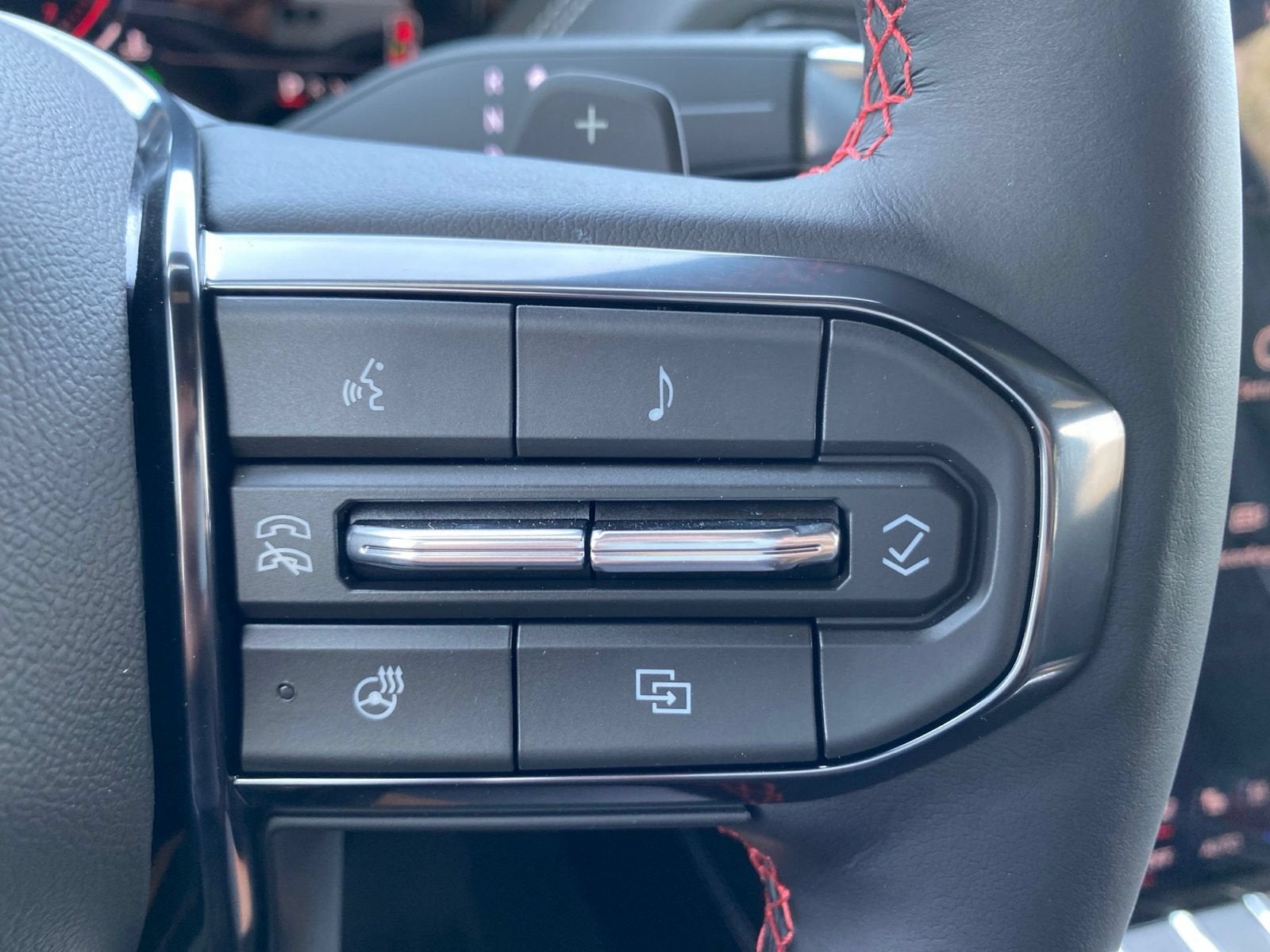 2026 GMC Yukon AT4 Ultimate - Photo 25