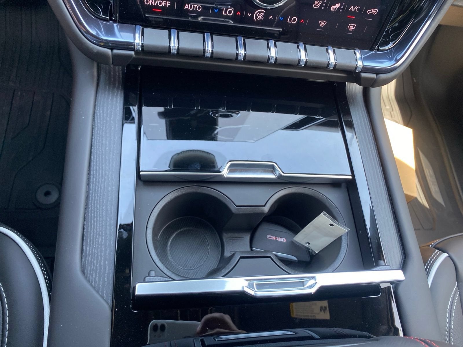 2026 GMC Yukon AT4 Ultimate - Photo 31