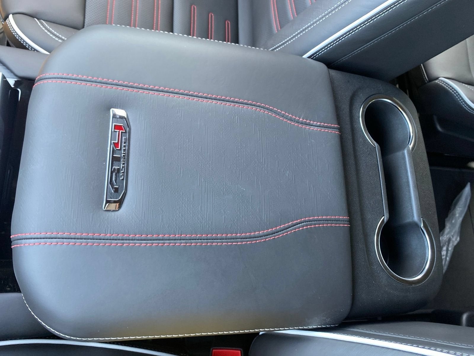 2026 GMC Yukon AT4 Ultimate - Photo 32