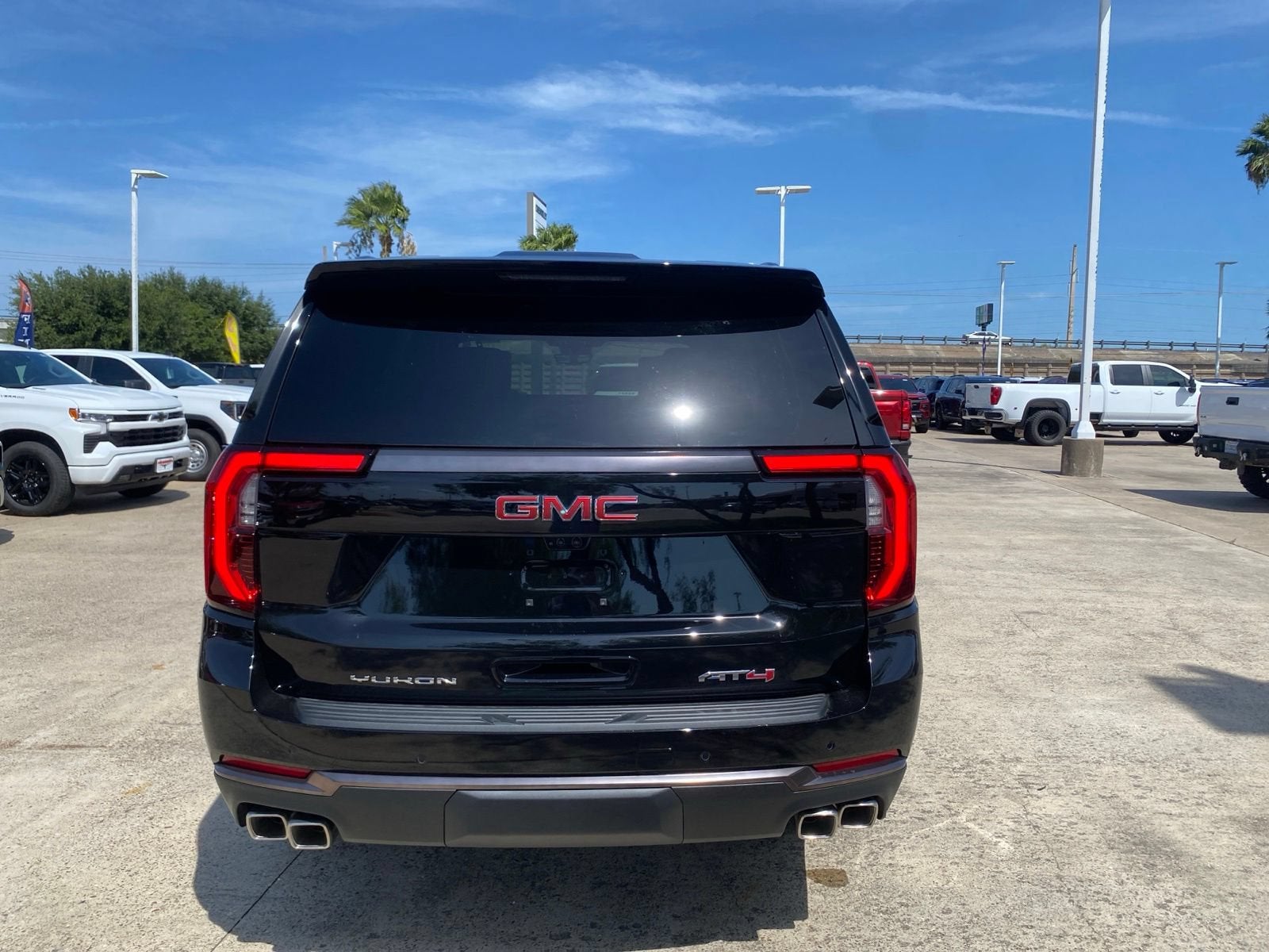 2026 GMC Yukon AT4 Ultimate - Photo 6