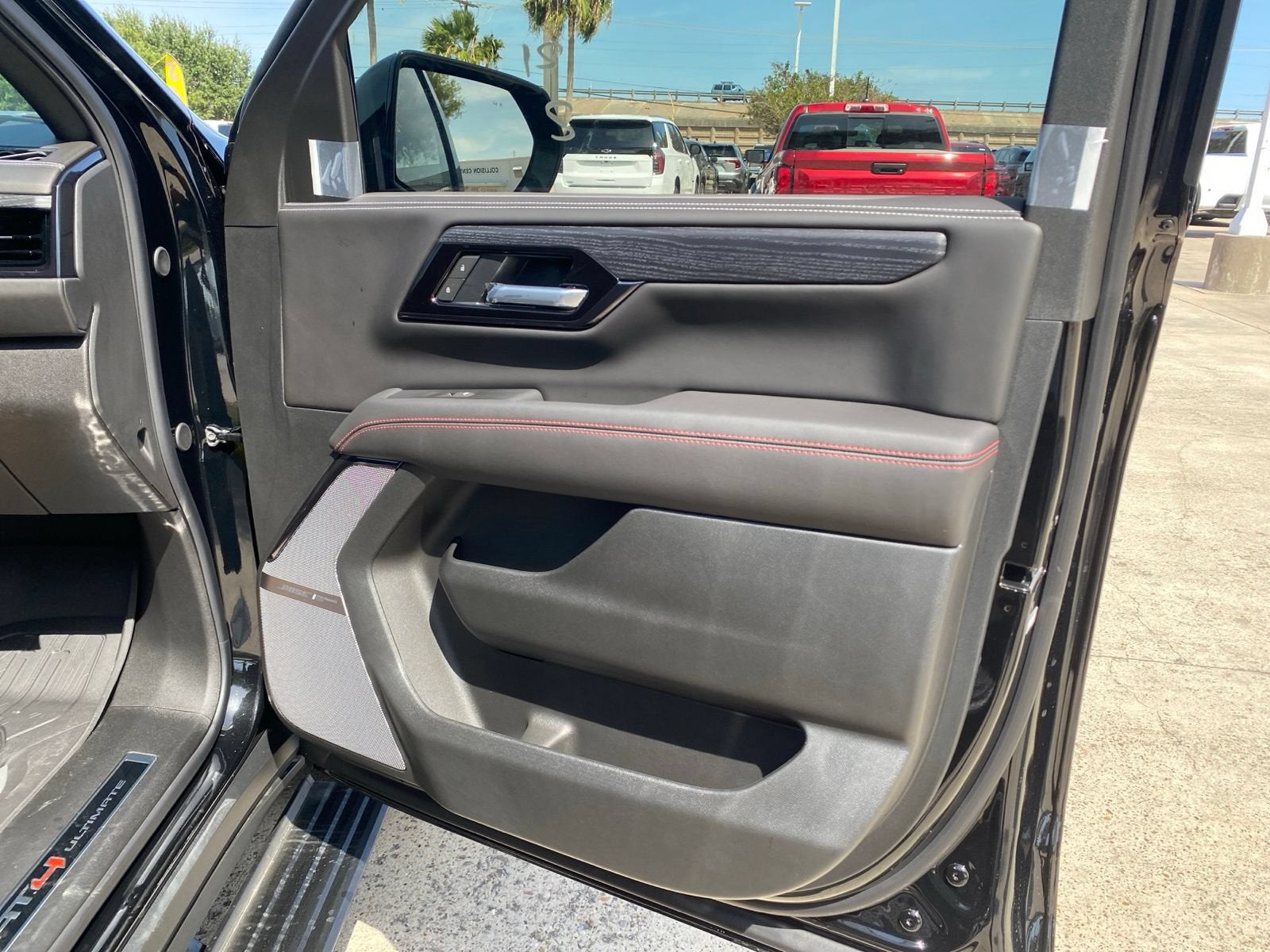 2026 GMC Yukon AT4 Ultimate - Photo 9