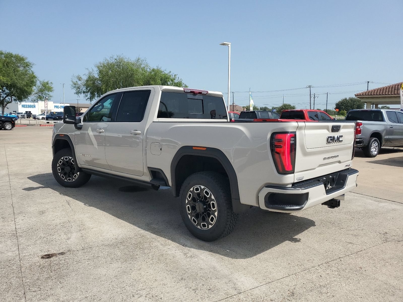 2026 GMC Sierra 2500HD AT4 - Photo 5