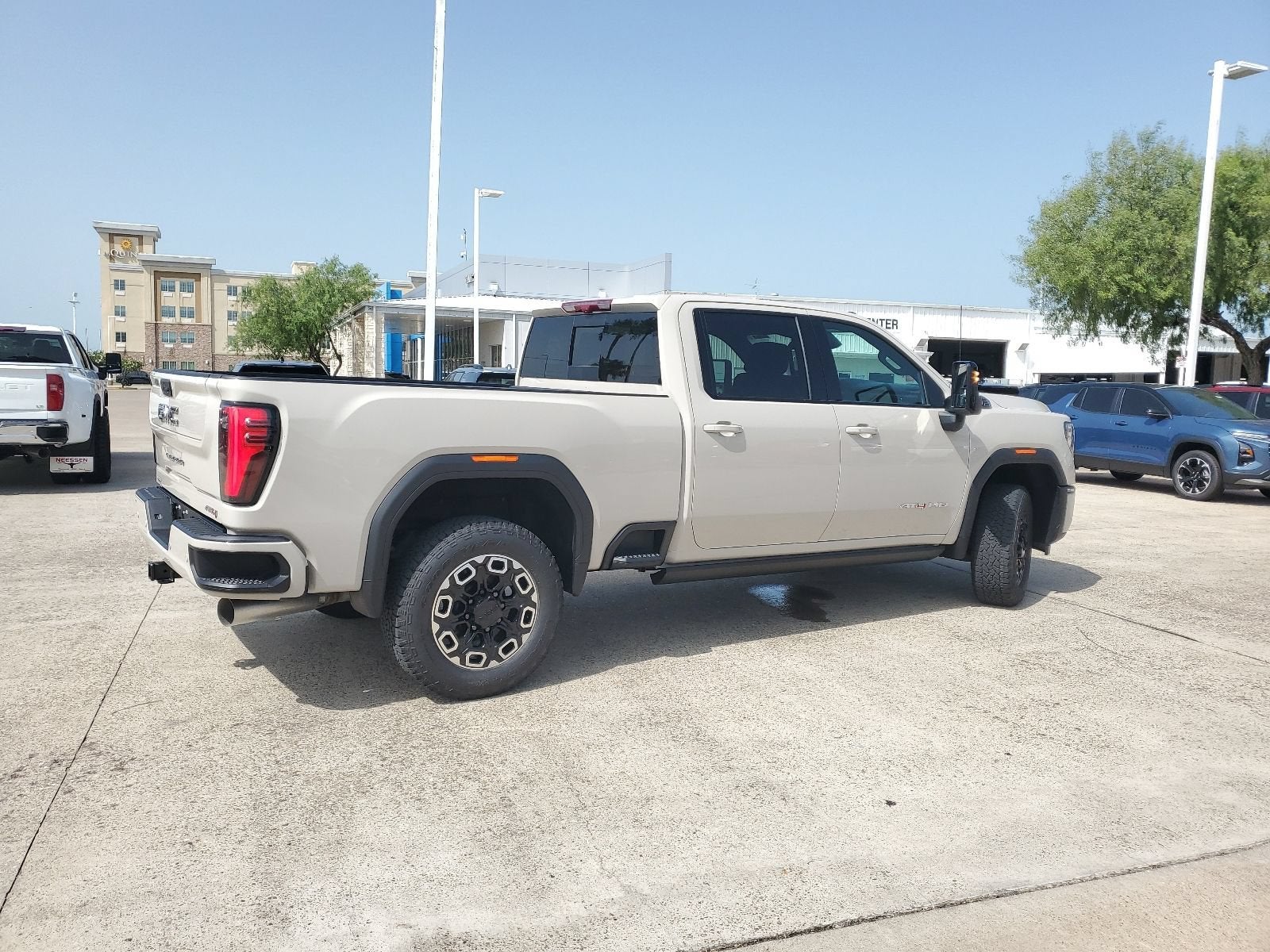 2026 GMC Sierra 2500HD AT4 - Photo 7