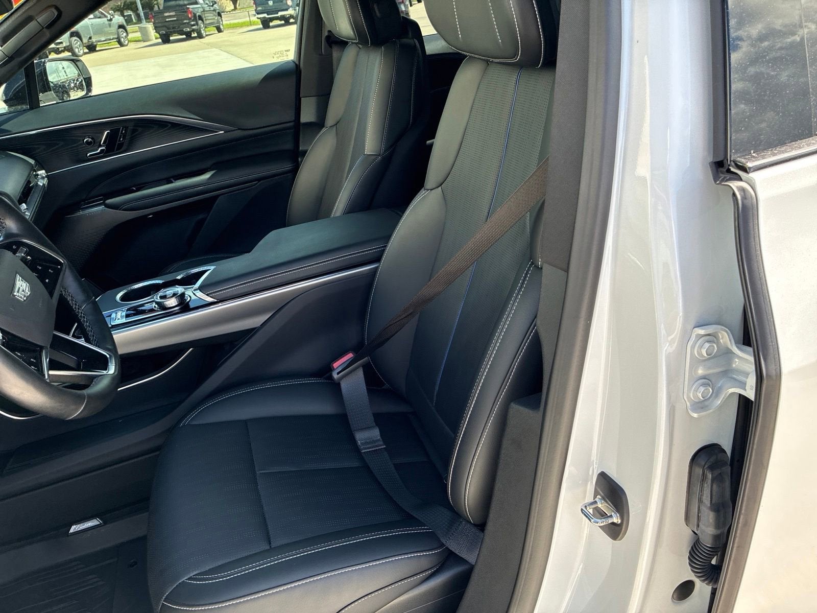 2024 Cadillac LYRIQ Luxury 1