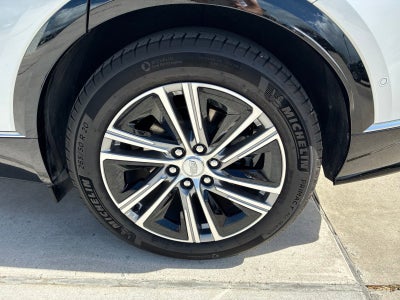 2024 Cadillac LYRIQ Luxury 1