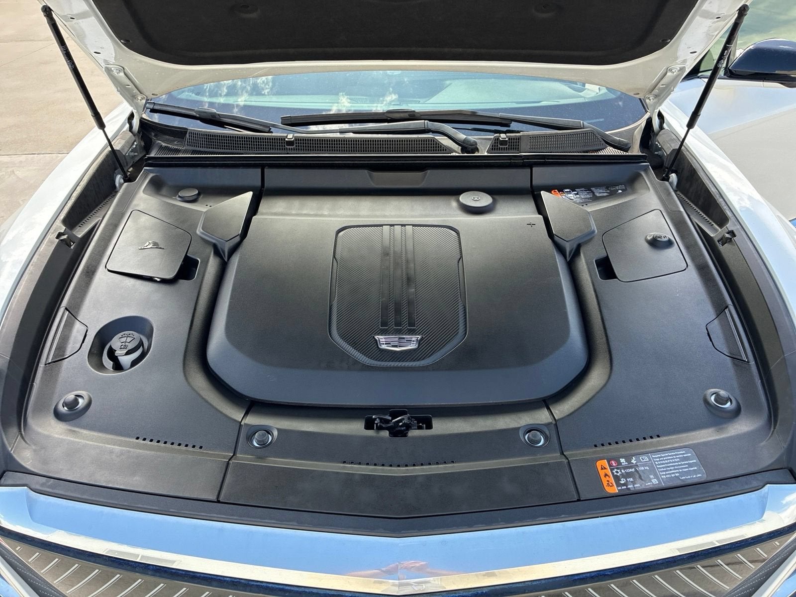 2024 Cadillac LYRIQ Luxury 1