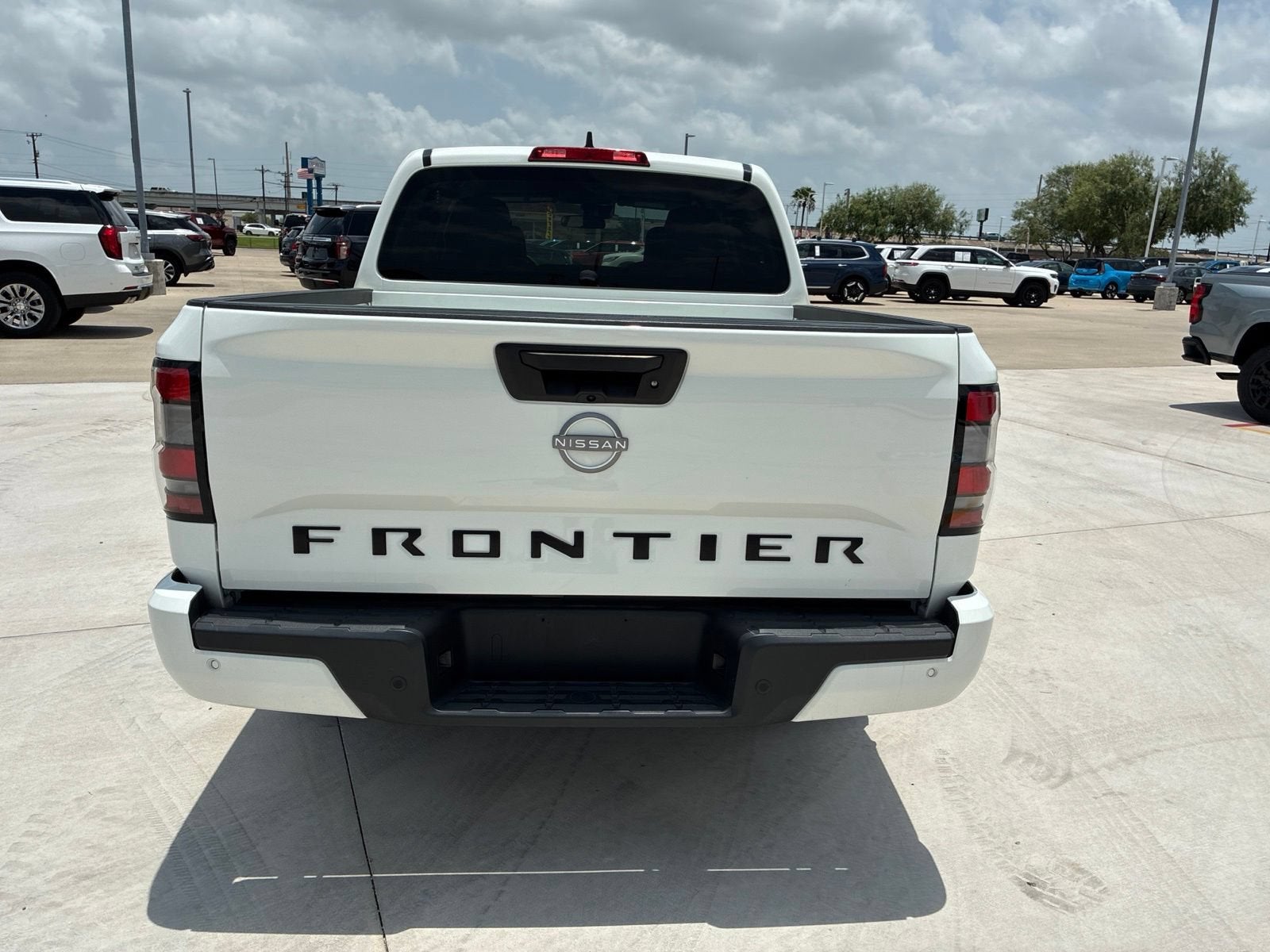 2025 Nissan Frontier SV