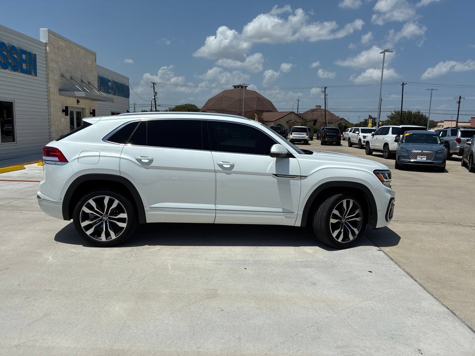 2023 Volkswagen Atlas Cross Sport 3.6L V6 SEL Premium R-Line