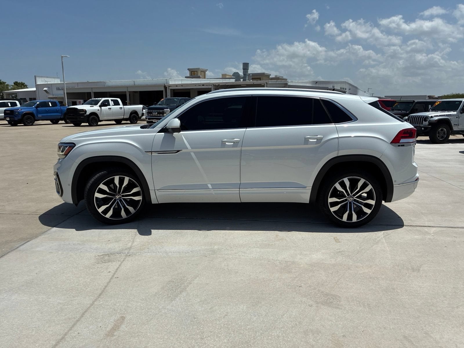2023 Volkswagen Atlas Cross Sport 3.6L V6 SEL Premium R-Line