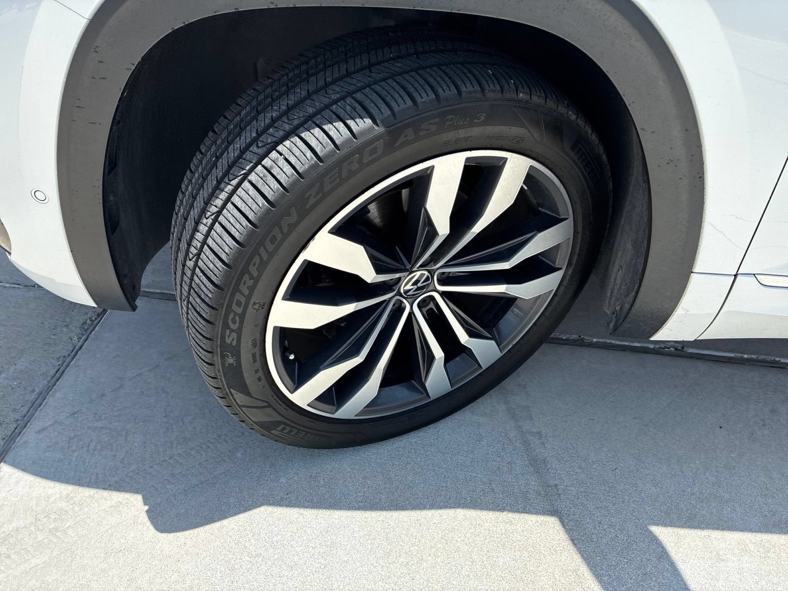 2023 Volkswagen Atlas Cross Sport 3.6L V6 SEL Premium R-Line