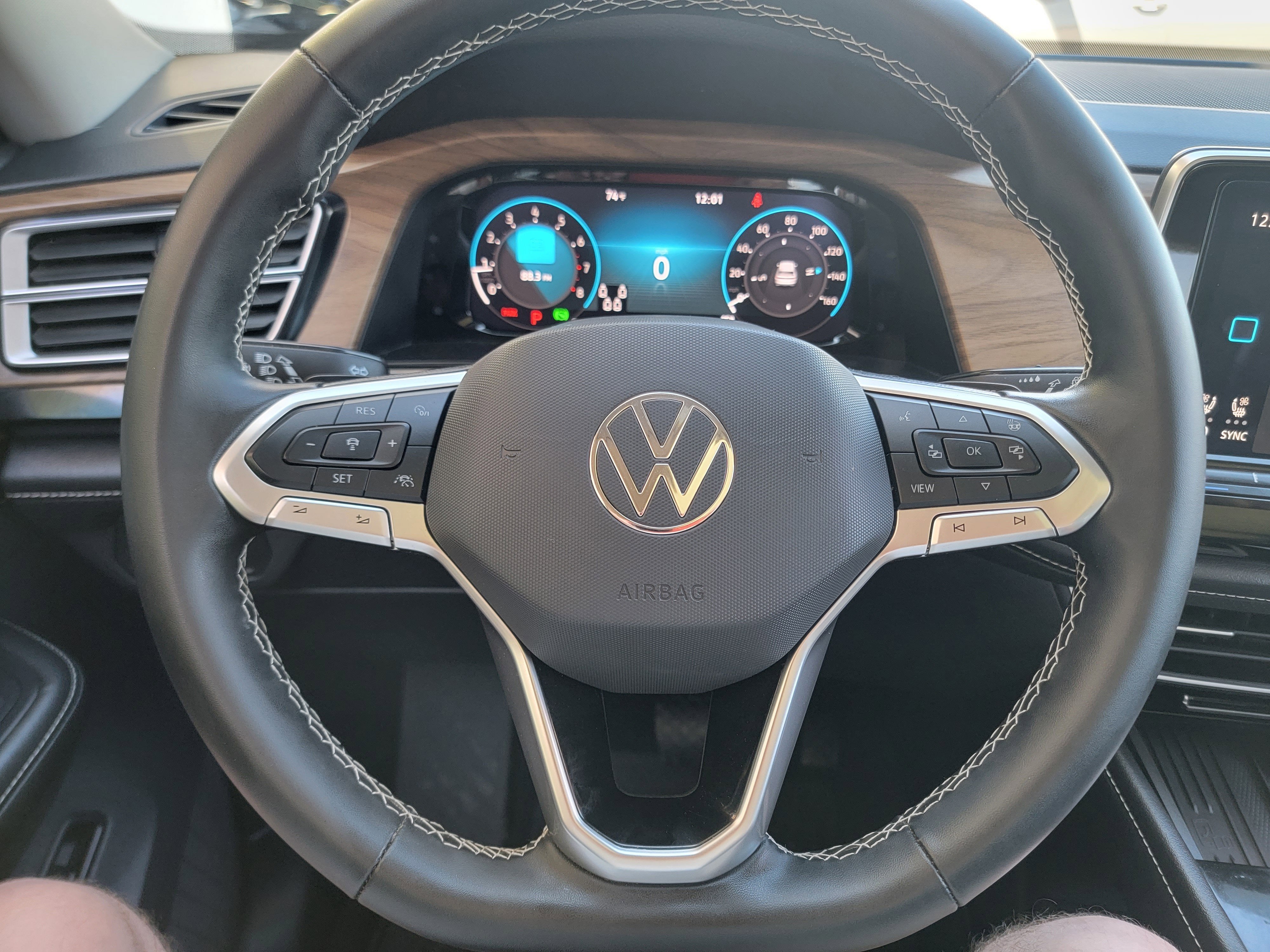2025 Volkswagen Atlas 2.0T SE w/Technology