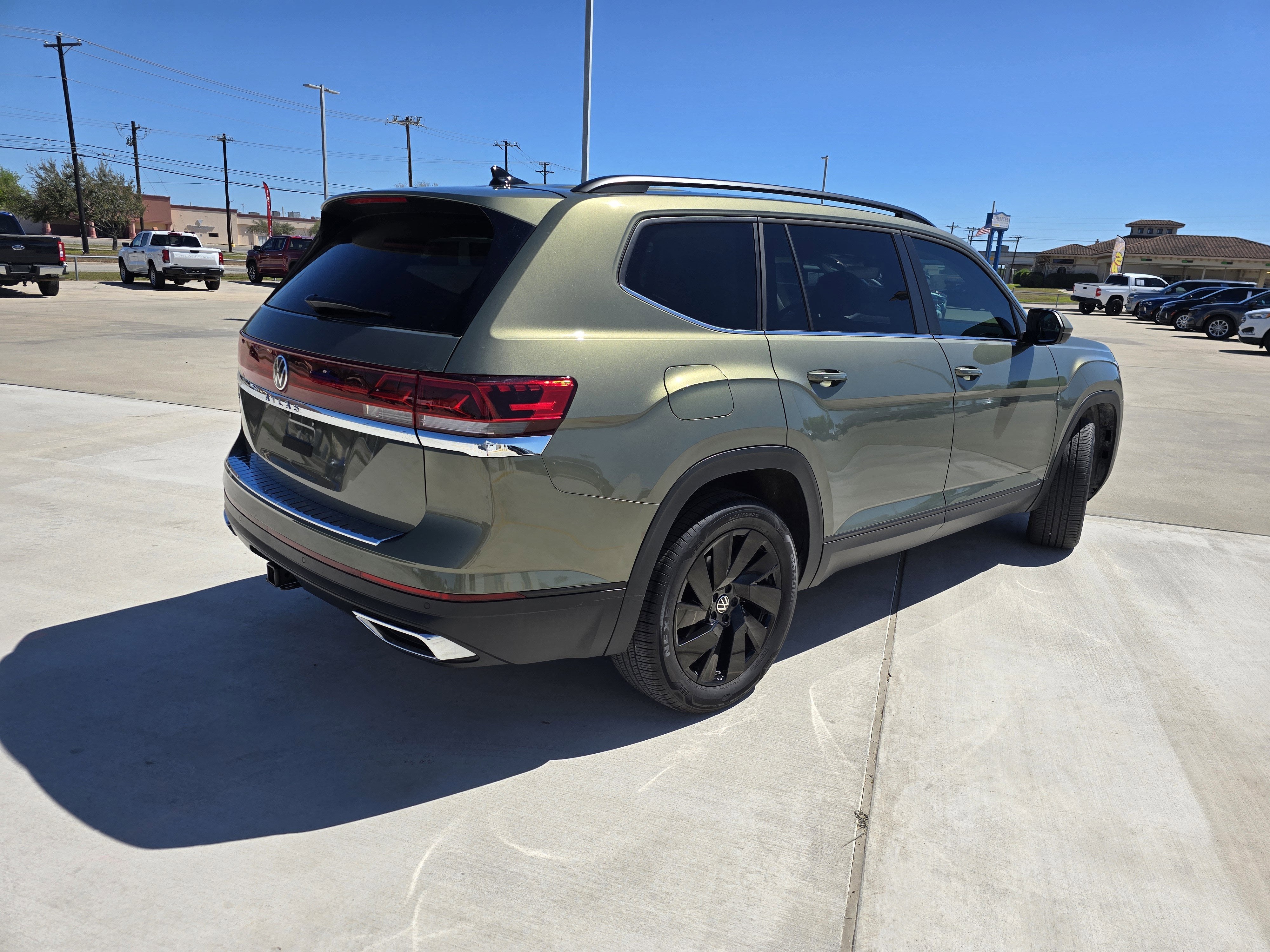 2025 Volkswagen Atlas 2.0T SE w/Technology